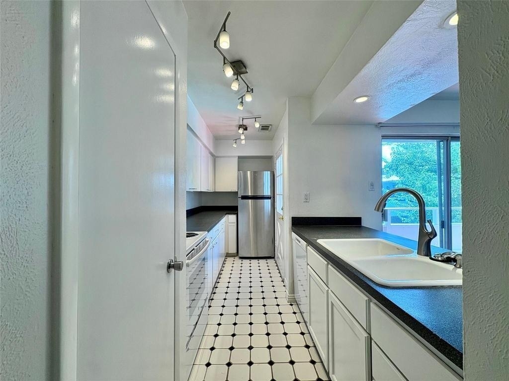 4347 Dickason Avenue - Photo 2