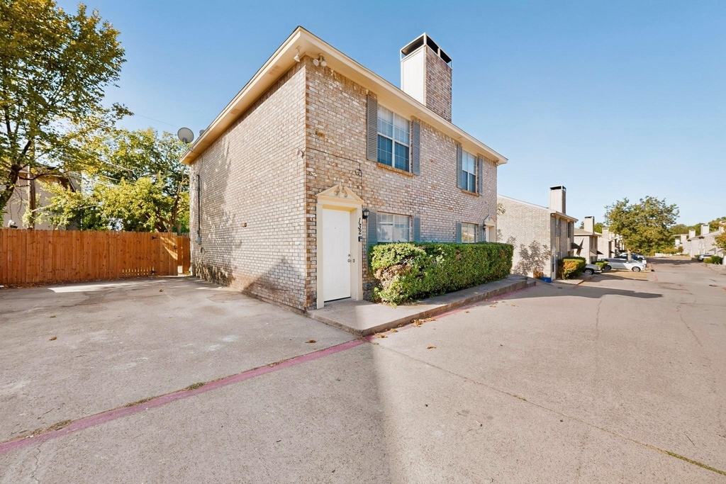 132 Graystone Place - Photo 1