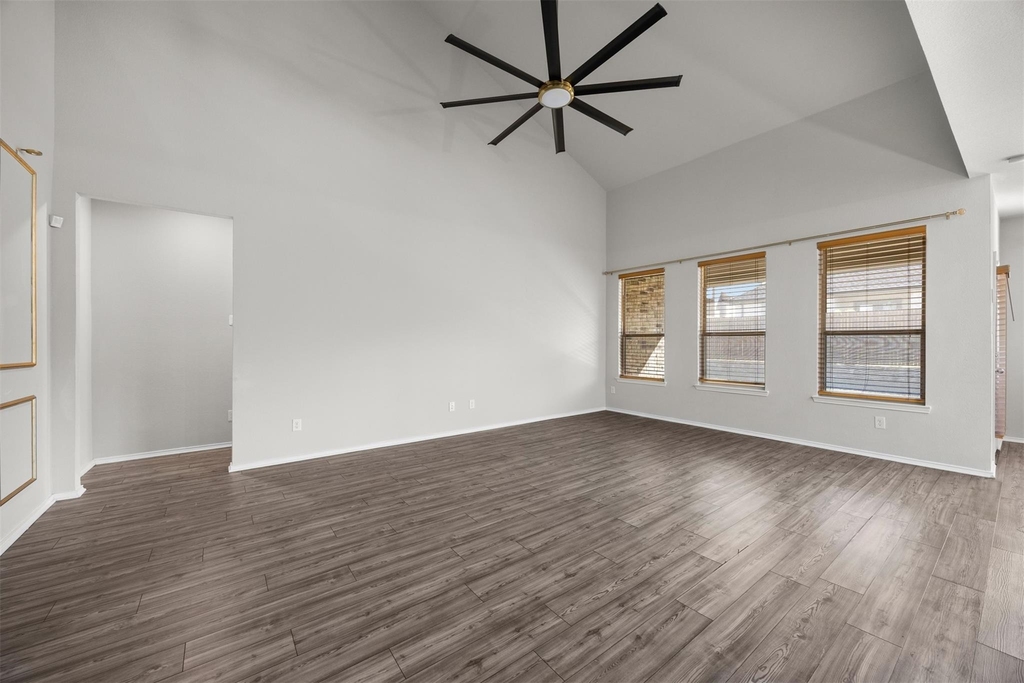 312 Crescent Avenue - Photo 2