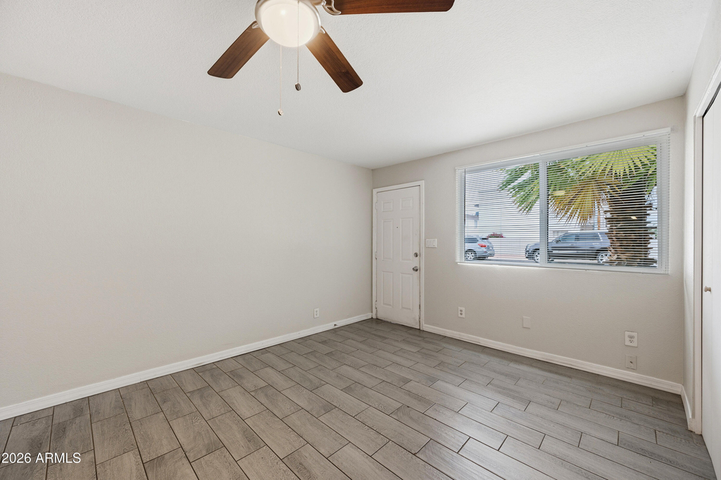 1229 E Mountain View Road - Photo 3
