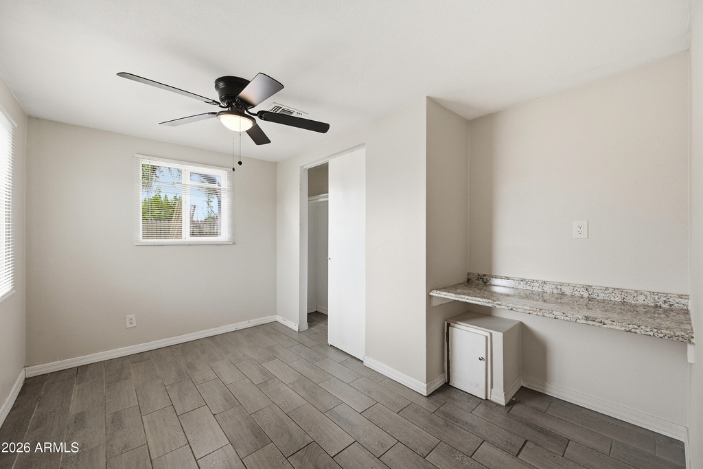 1229 E Mountain View Road - Photo 18