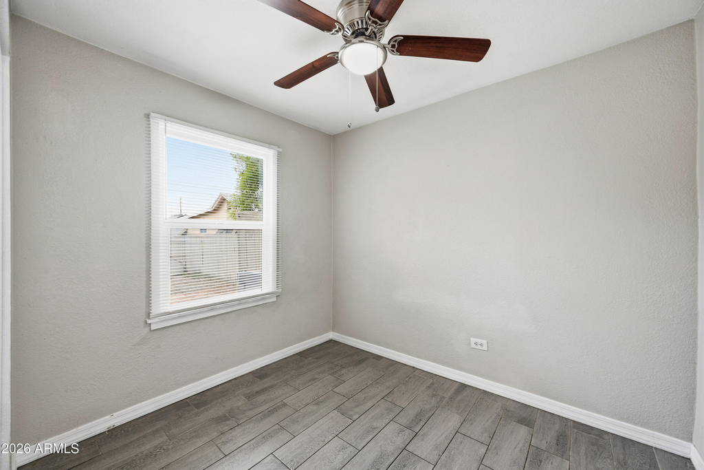 1229 E Mountain View Road - Photo 17