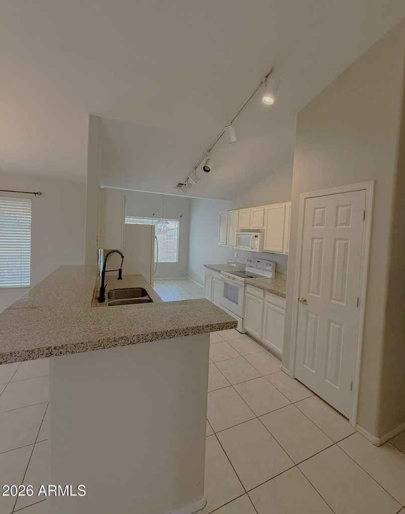 1720 E Flint Street - Photo 2