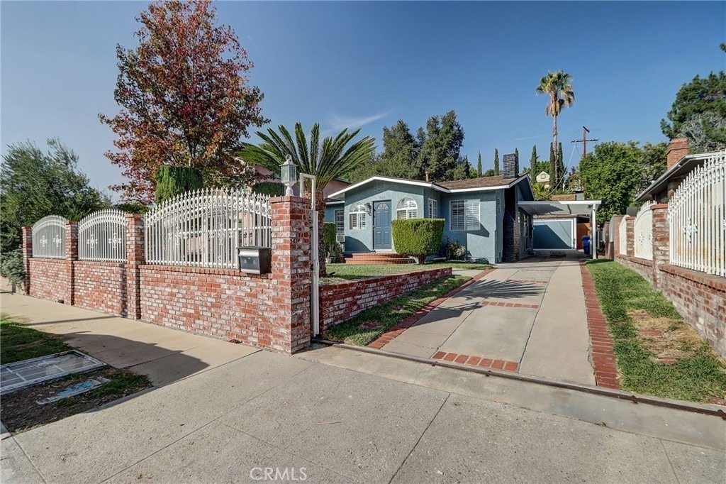 1567 Fair Park Avenue - Photo 2