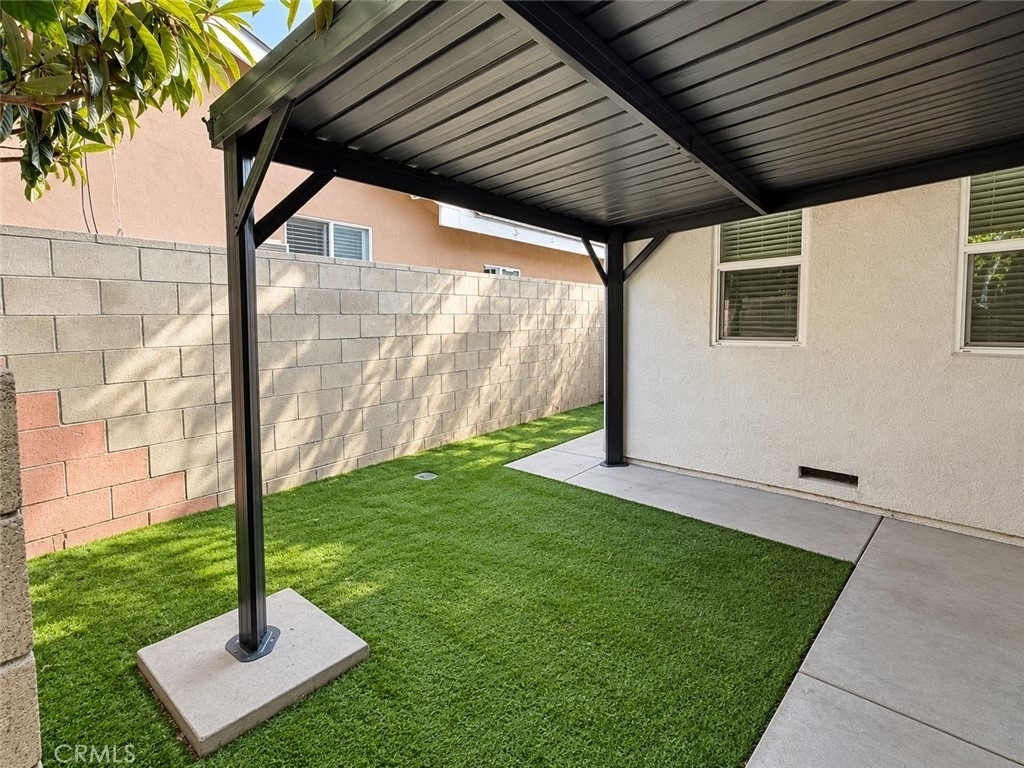 3918 Maple Ave - Photo 10