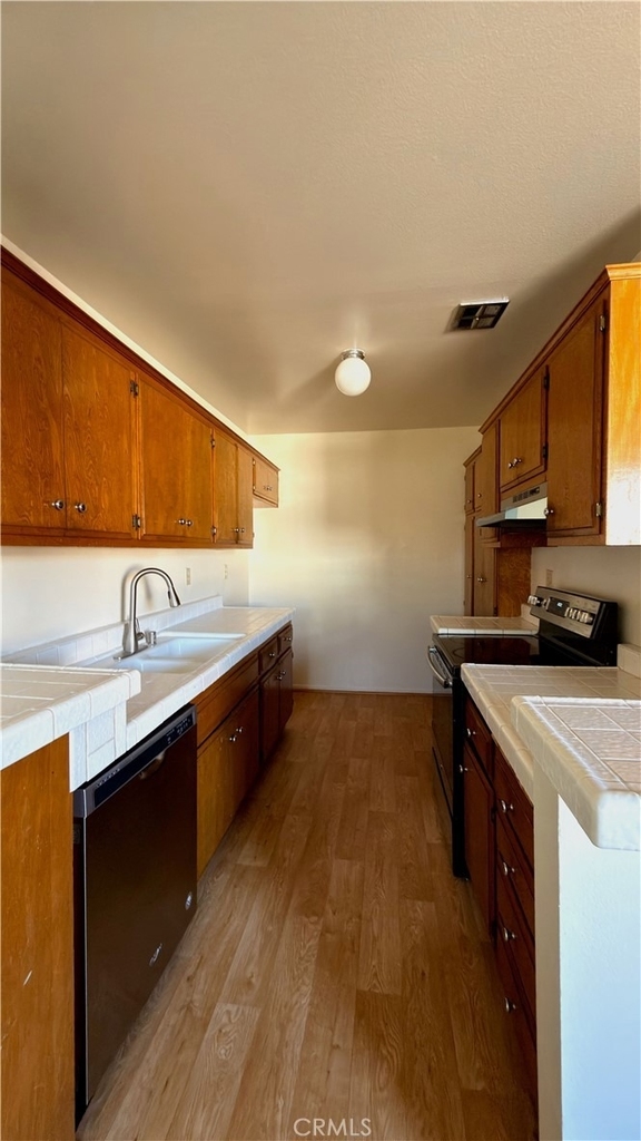 5349 Newcastle - Photo 2