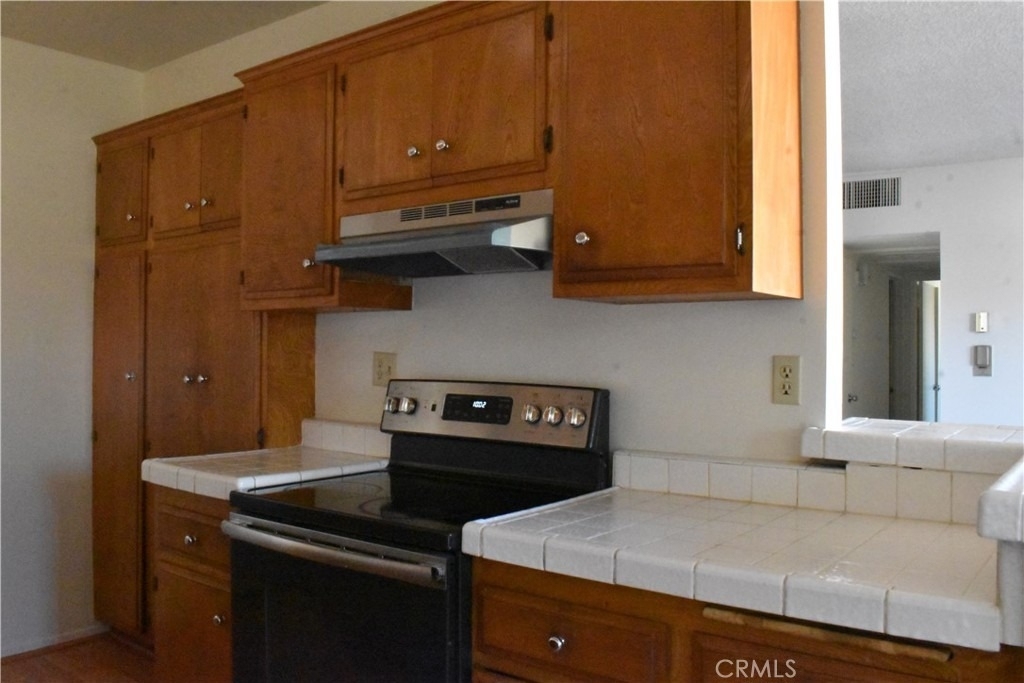 5349 Newcastle - Photo 3