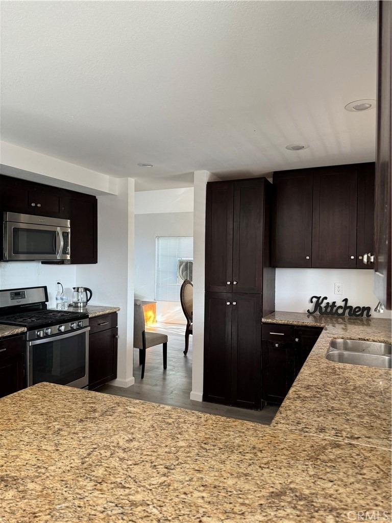 37233 Newbury - Photo 2