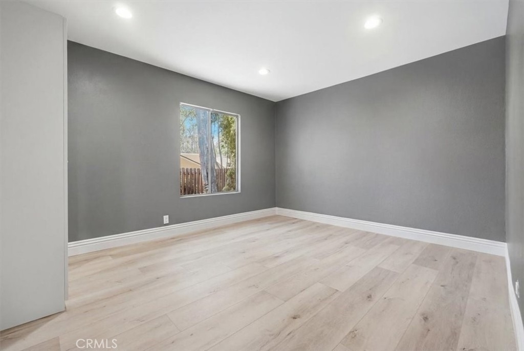 25045 Castlewood - Photo 32