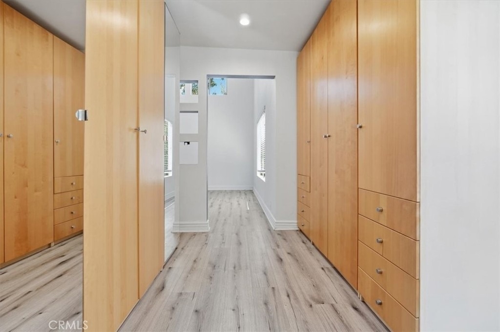 25045 Castlewood - Photo 27