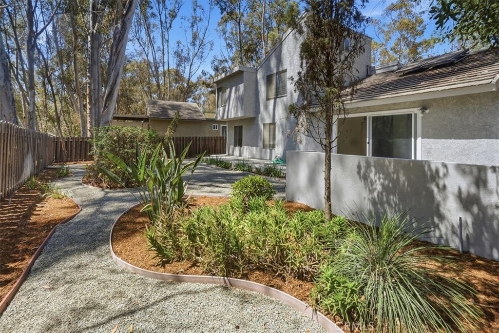 25045 Castlewood - Photo 38