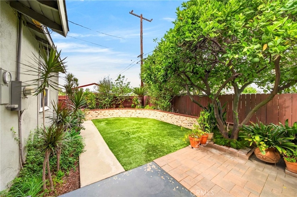 1037 W Ash - Photo 18