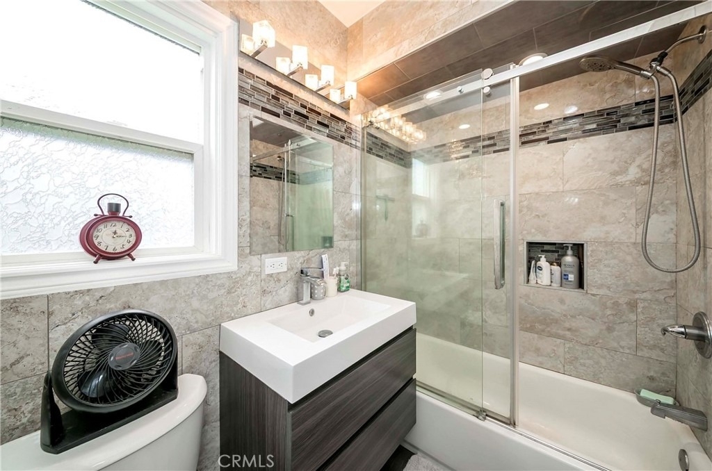 1037 W Ash - Photo 16