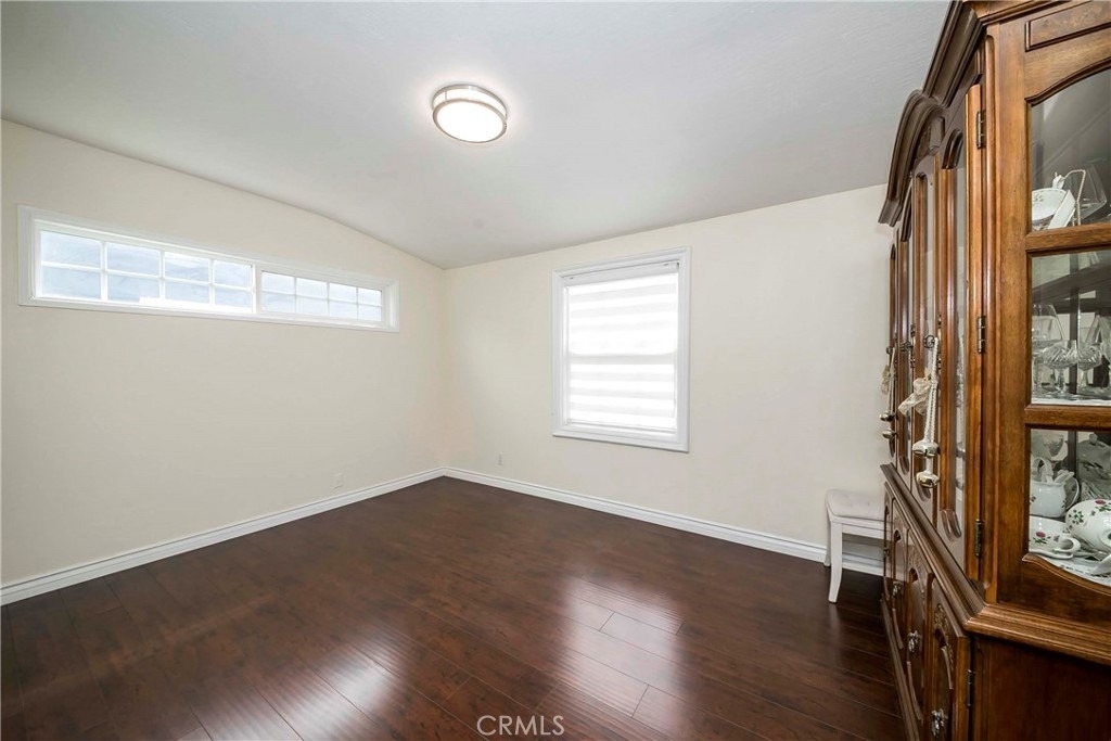 1037 W Ash - Photo 14