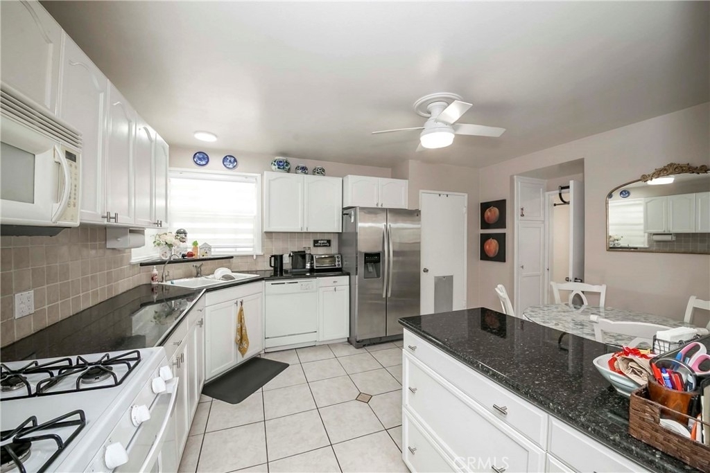 1037 W Ash - Photo 6