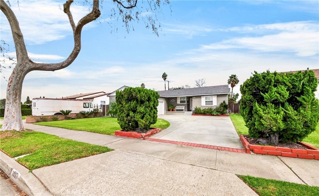 1037 W Ash - Photo 20