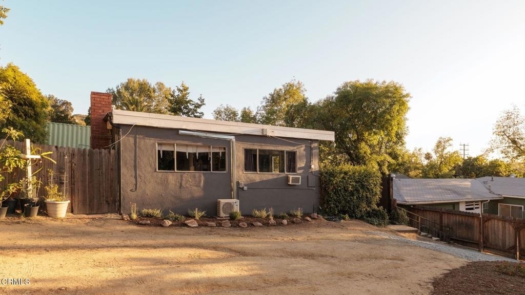9902 Sunland Boulevard - Photo 13