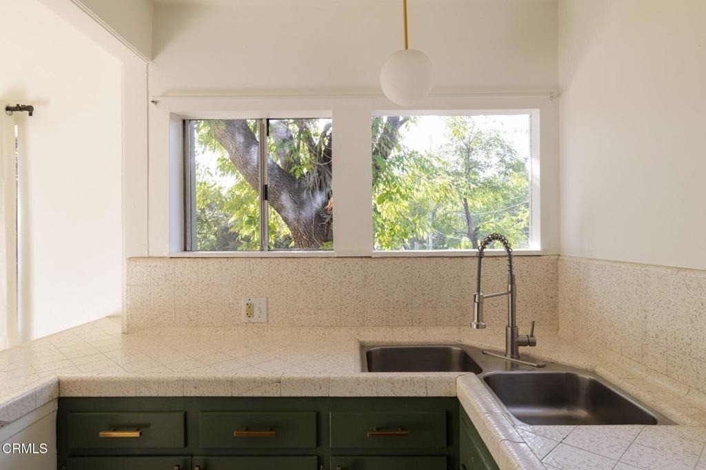 9900 Sunland Boulevard - Photo 5