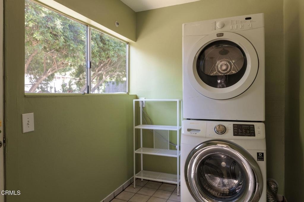 9900 Sunland Boulevard - Photo 2