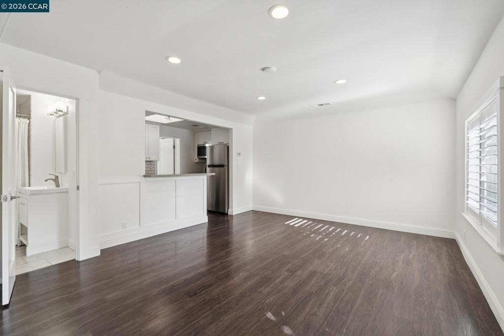 939 Mountain View Dr - Photo 2