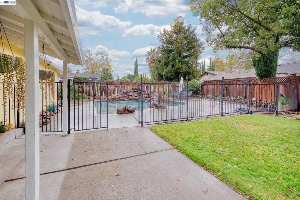 1531 Arkell Rd - Photo 19