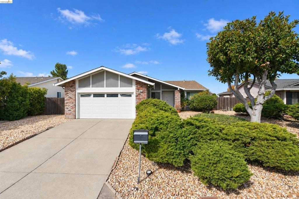 817 Basalt Way - Photo 0
