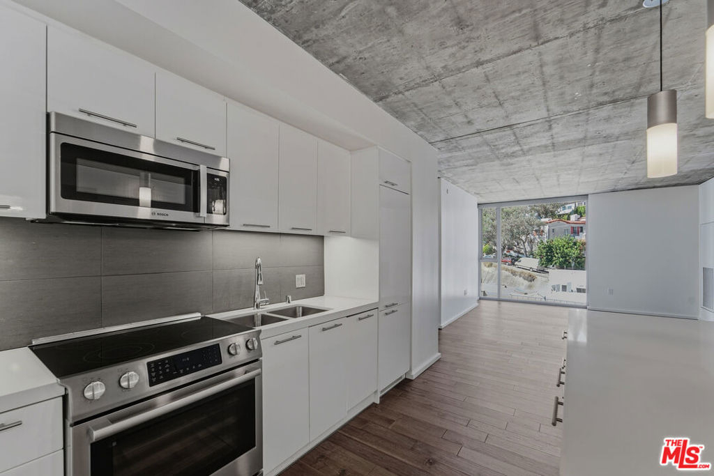 8500 W Sunset Boulevard - Photo 3