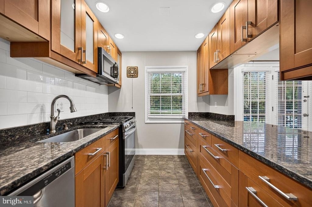 9453 Fairfax Boulevard - Photo 7