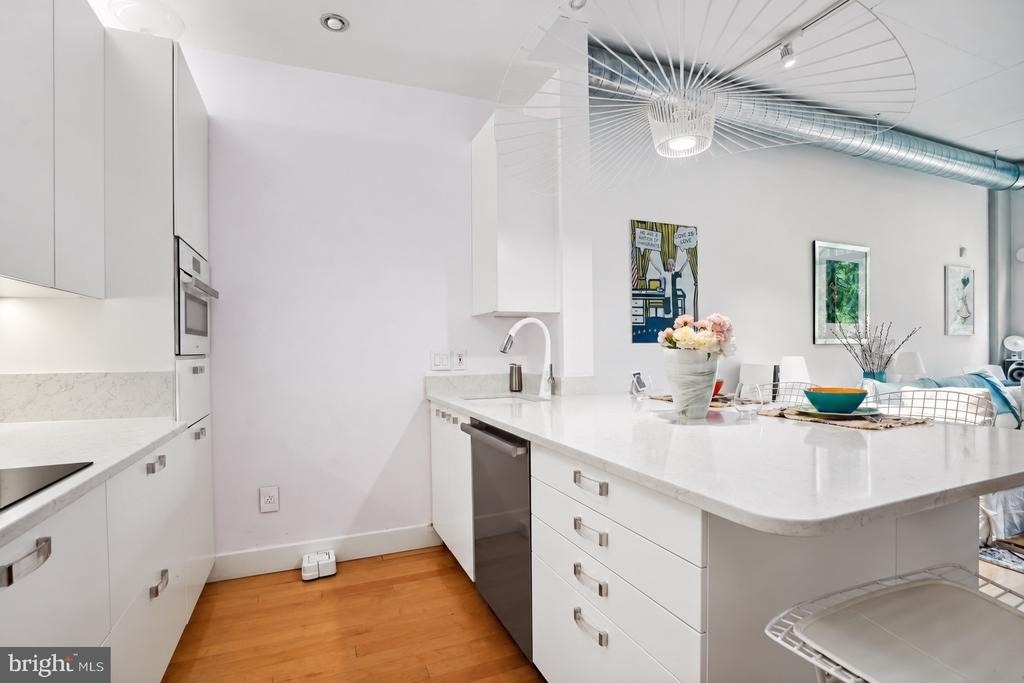520 John Carlyle Street - Photo 10