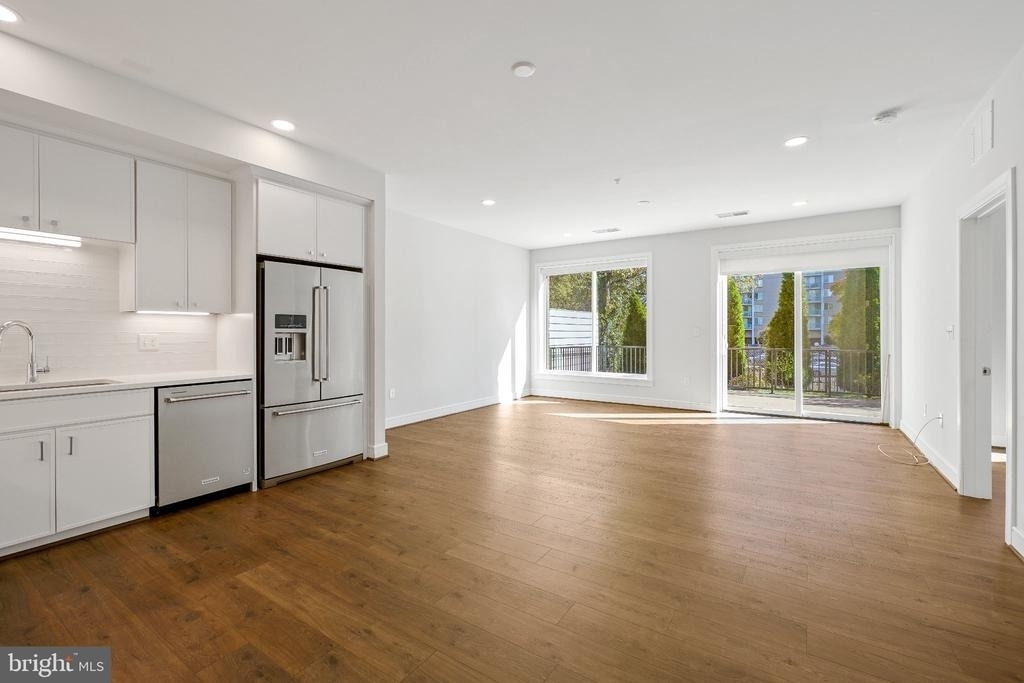 635 Slaters Lane - Photo 14