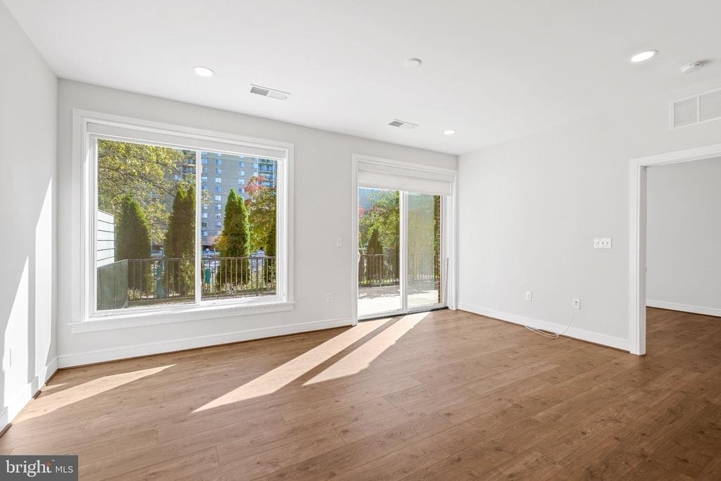 635 Slaters Lane - Photo 13
