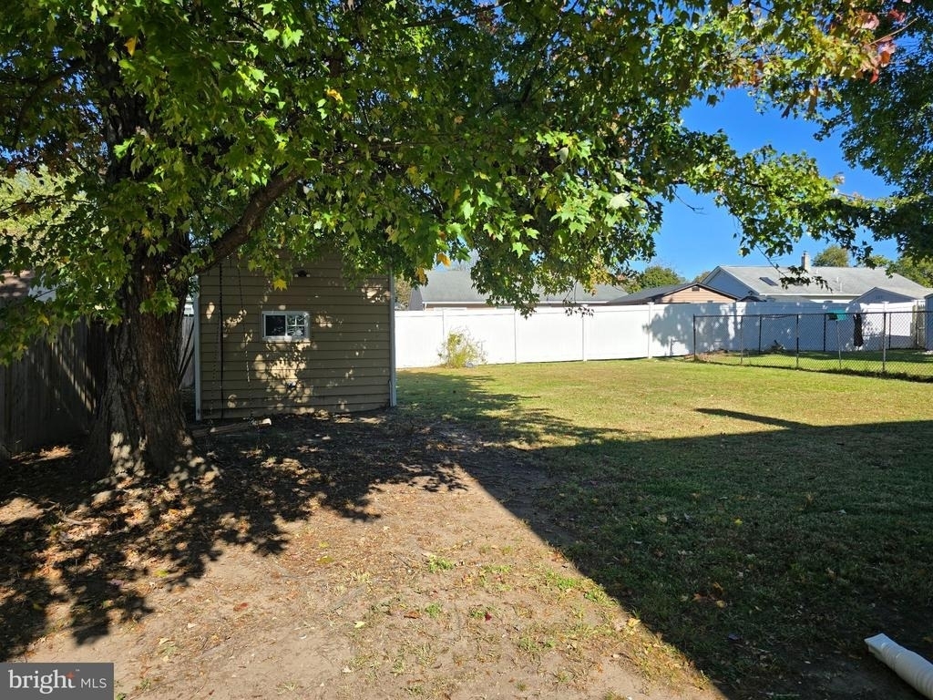 608 Parkinson Avenue - Photo 18