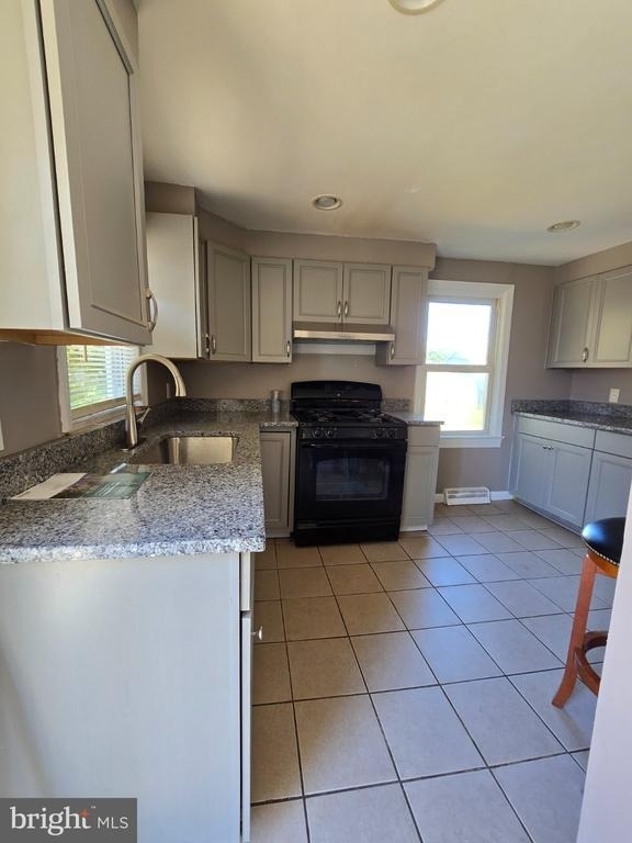 608 Parkinson Avenue - Photo 2