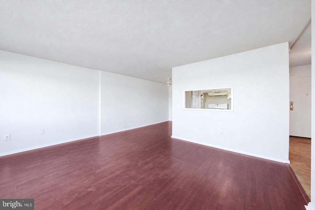 904 Barclay Towers - Photo 7