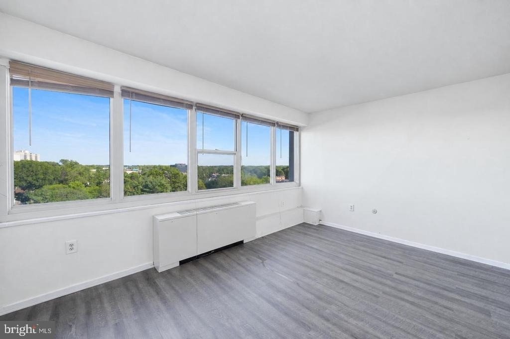 904 Barclay Towers - Photo 16