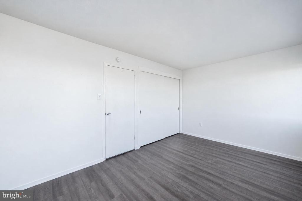 904 Barclay Towers - Photo 15