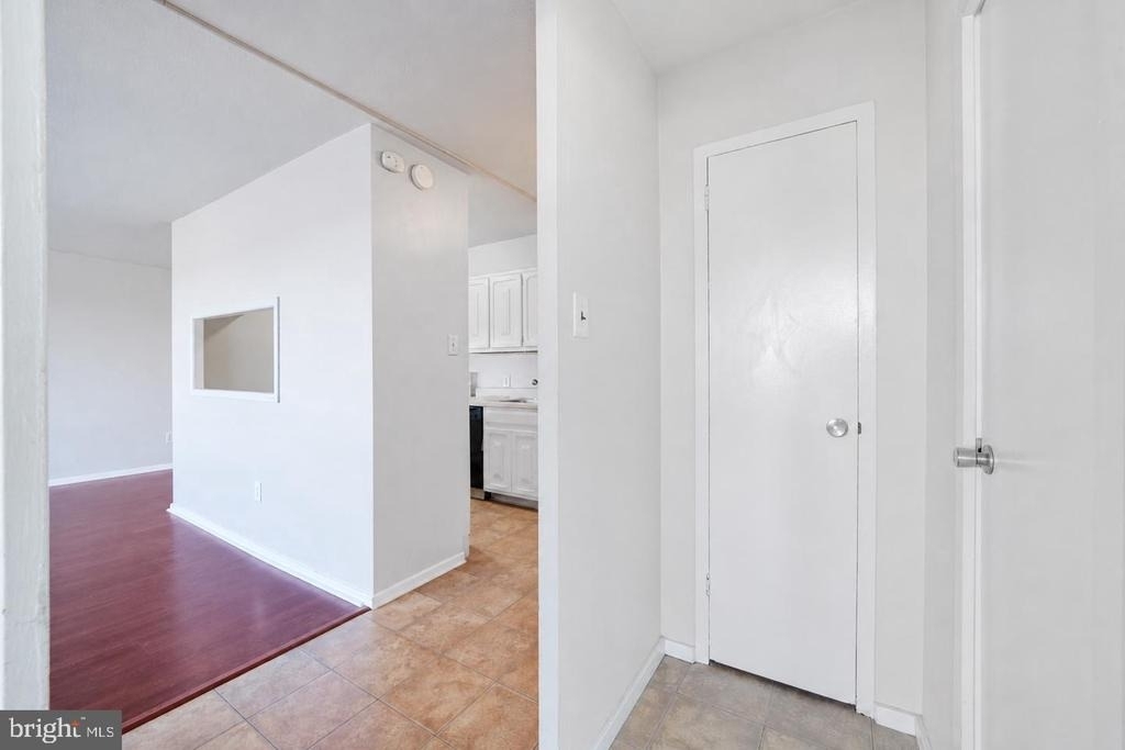 904 Barclay Towers - Photo 13