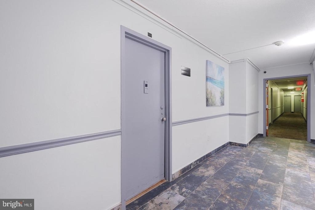 904 Barclay Towers - Photo 2