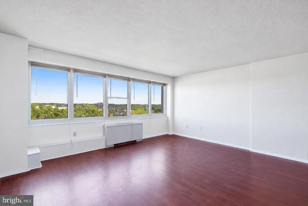 904 Barclay Towers - Photo 5