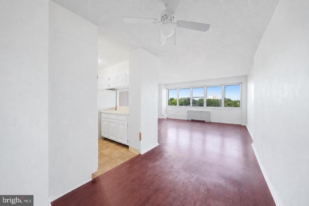 904 Barclay Towers - Photo 6