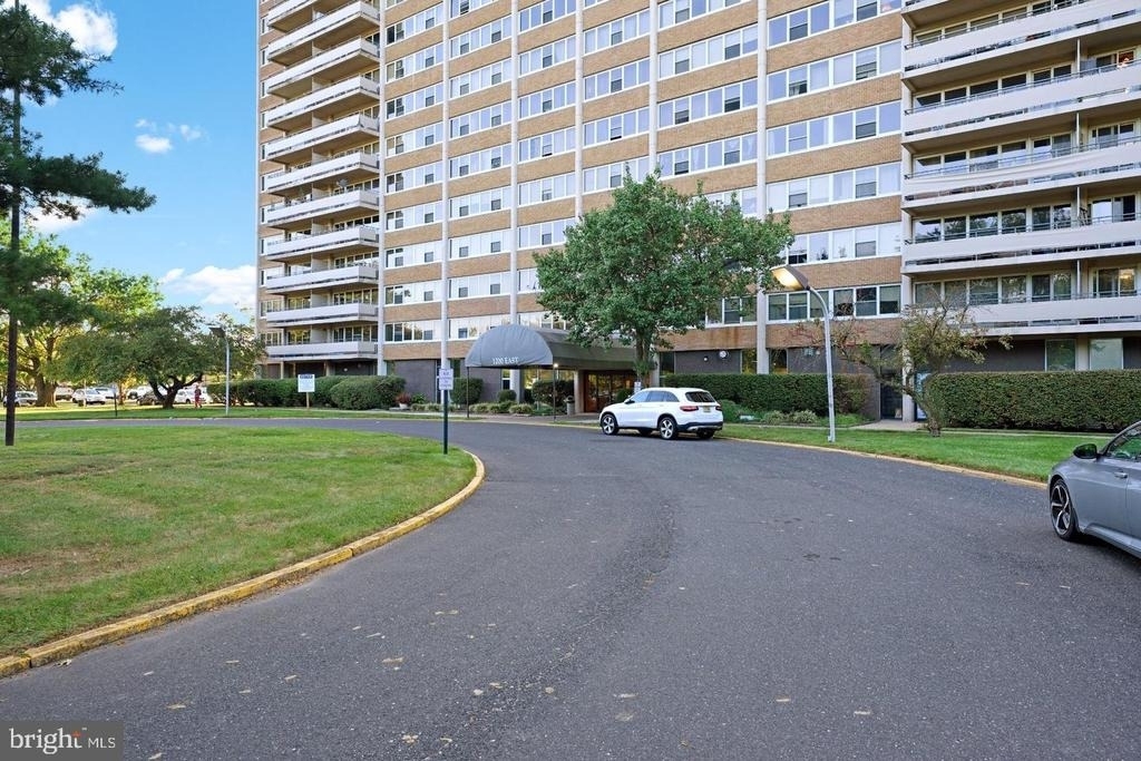 904 Barclay Towers - Photo 20
