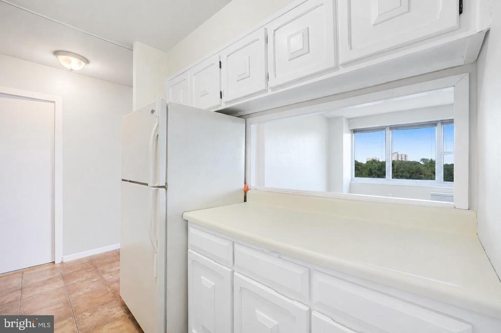 904 Barclay Towers - Photo 11