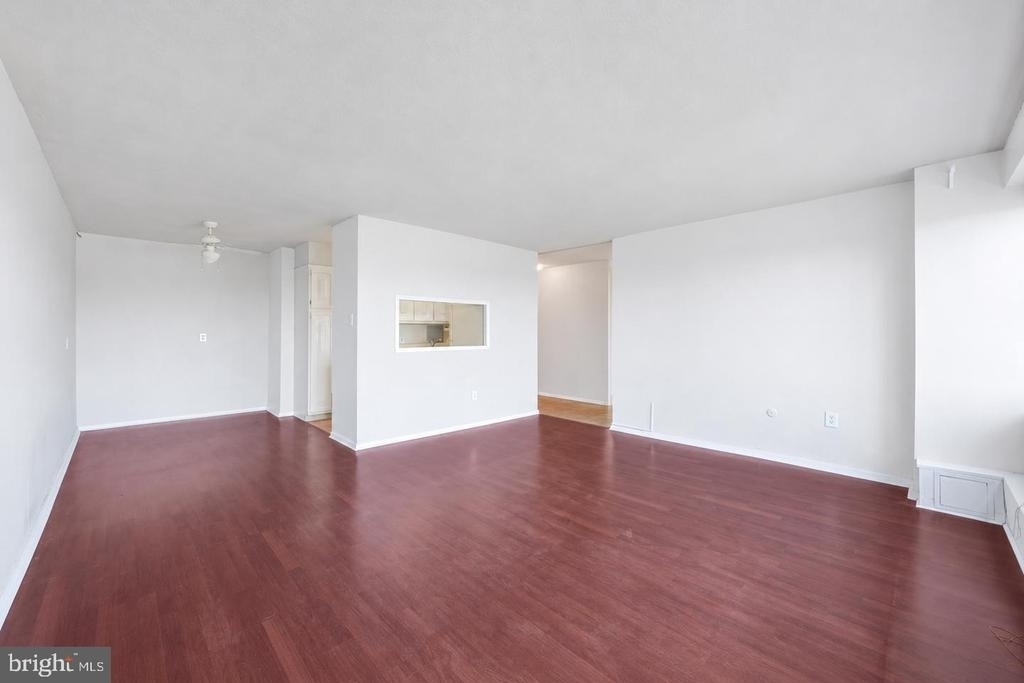 904 Barclay Towers - Photo 8