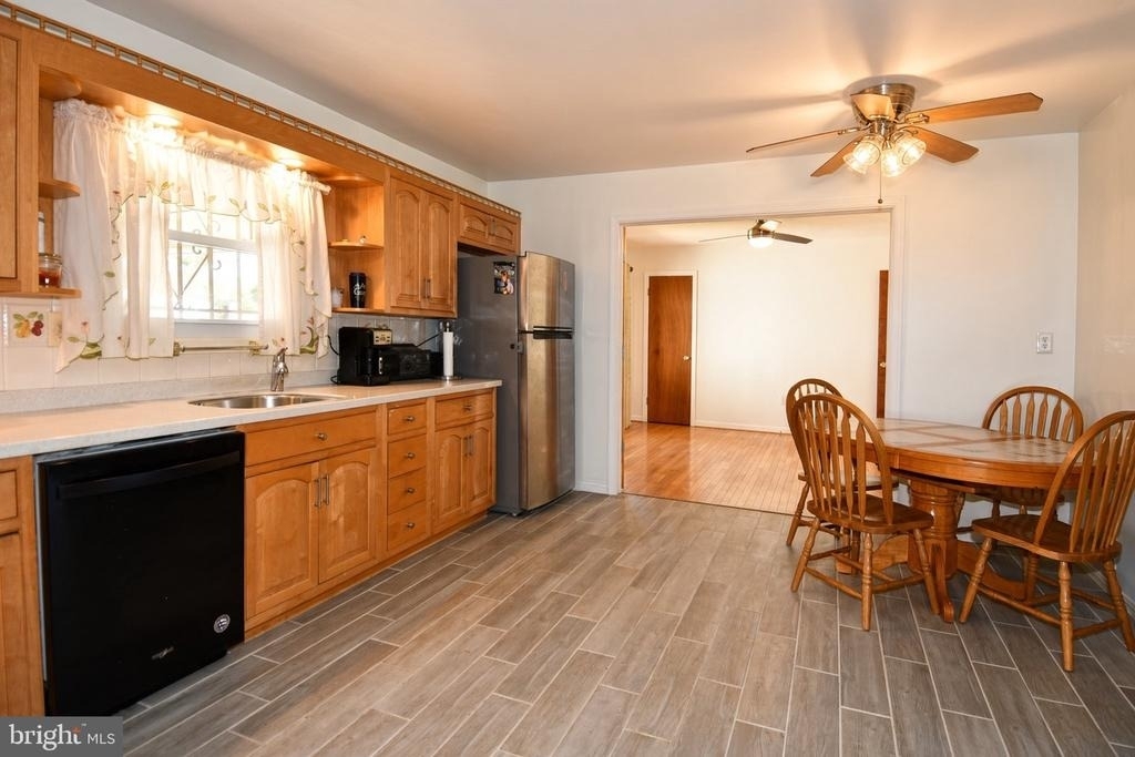 6011 Carter Avenue - Photo 6
