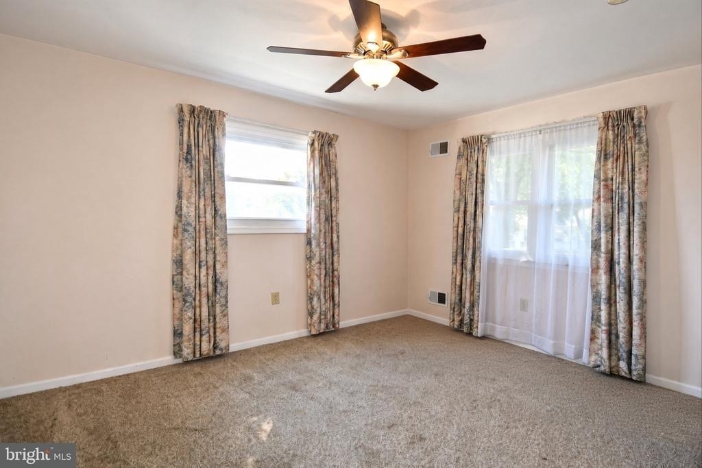 6011 Carter Avenue - Photo 12