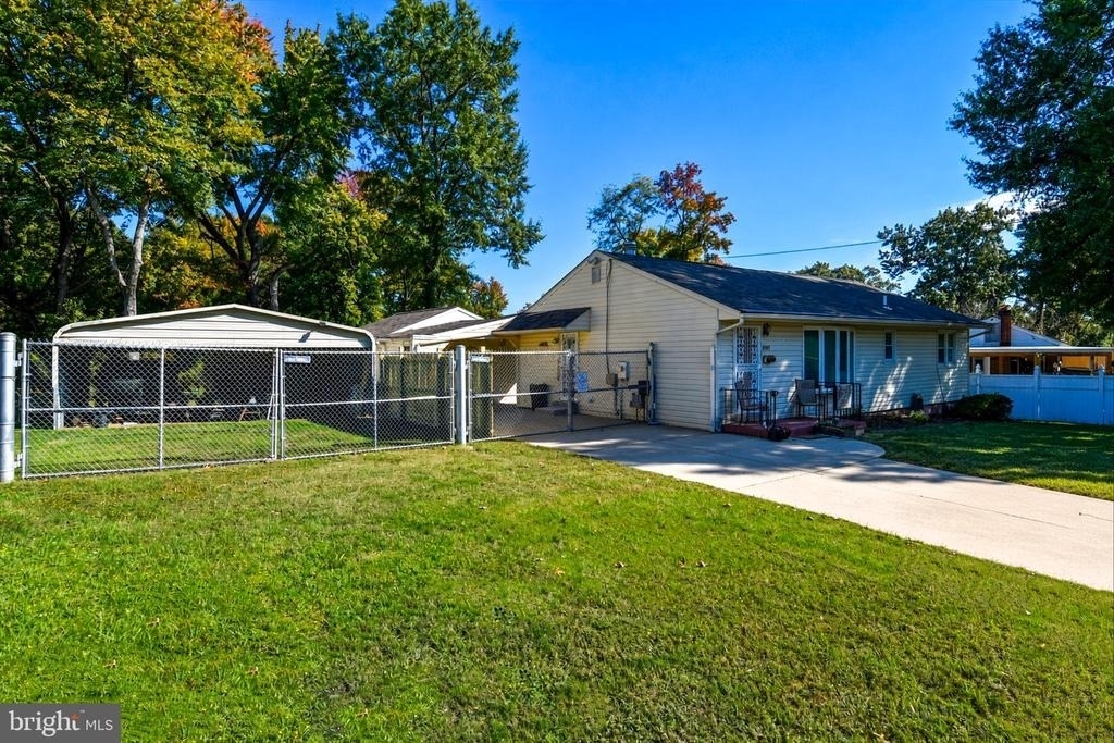 6011 Carter Avenue - Photo 1