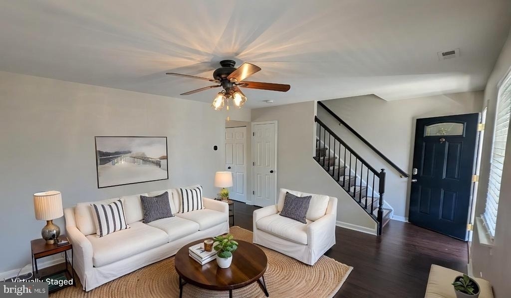 8 Glenwood Ave - Photo 1