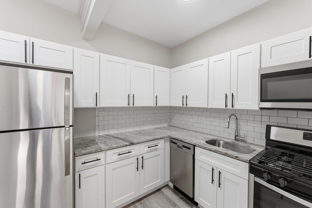 6807 N Sheridan Road - Photo 3