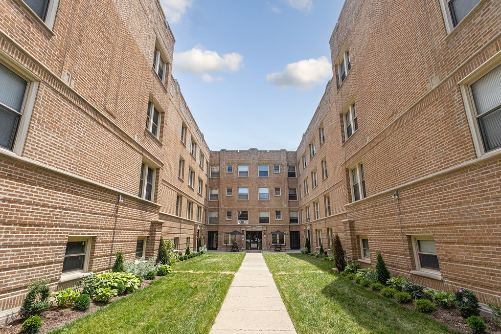 1631 W Chase Avenue - Photo 0