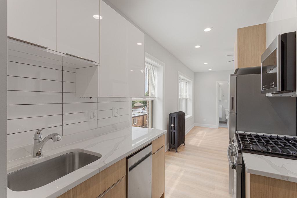 1631 W Chase Avenue - Photo 1